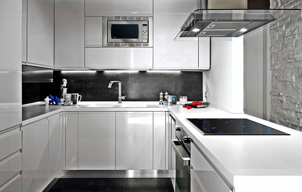 кухонный фартук черного цвета для белой кухни