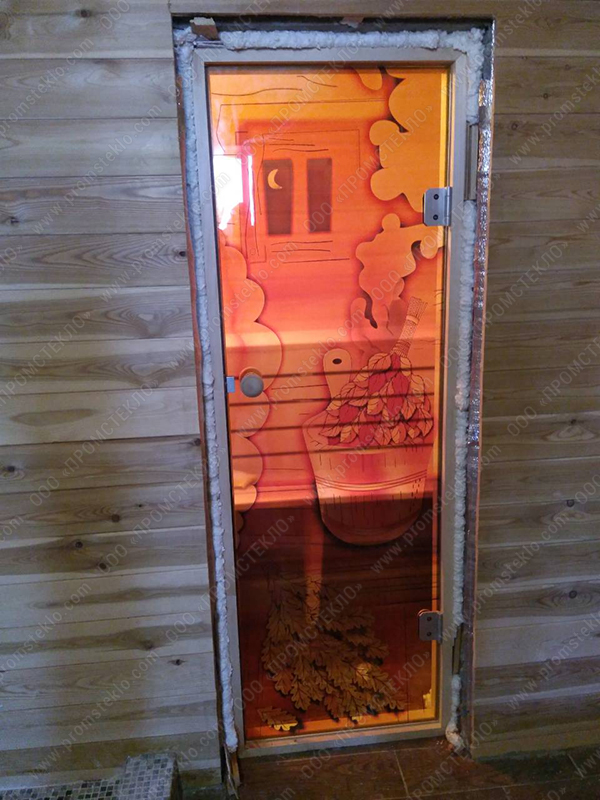Стеклянная дверь для бани