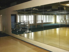 Зеркала для тренажерного зала и танцевальной студии ПромСтекло